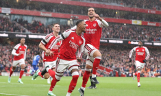Arsenal rejoint City en tête