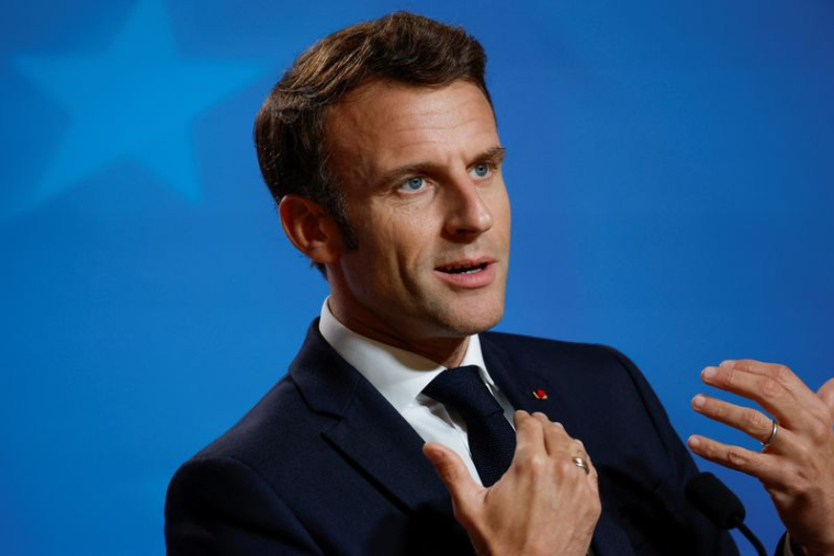 Le président français Emmanuel Macron s'exprime lors d'une conférence de presse à Bruxelles, en Belgique