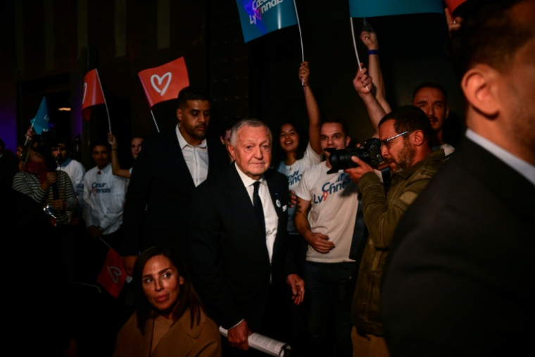 Jean-Michel Aulas arrive à son premier meeting de campagne après avoir officiellement annoncé sa candidature aux élections municipales de Lyon, à Lyon, le 26 septembre 2025 ( AFP / OLIVIER CHASSIGNOLE )