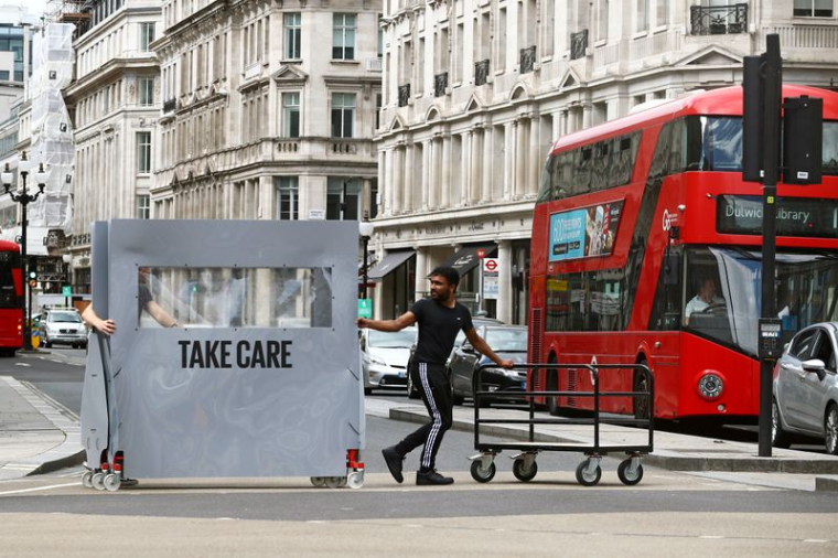 TRANSPORTS ET TOURISME CHUTENT APRÈS LA DÉCISION BRITANNIQUE SUR L'ESPAGNE