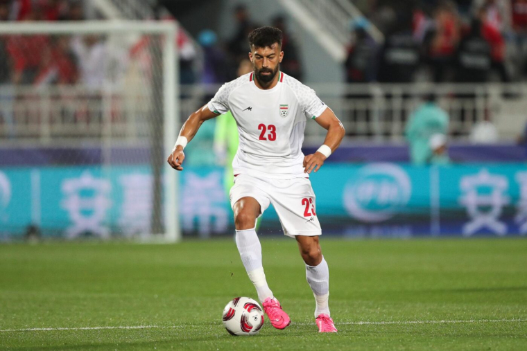 Un international iranien sanctionné pour un câlin ?