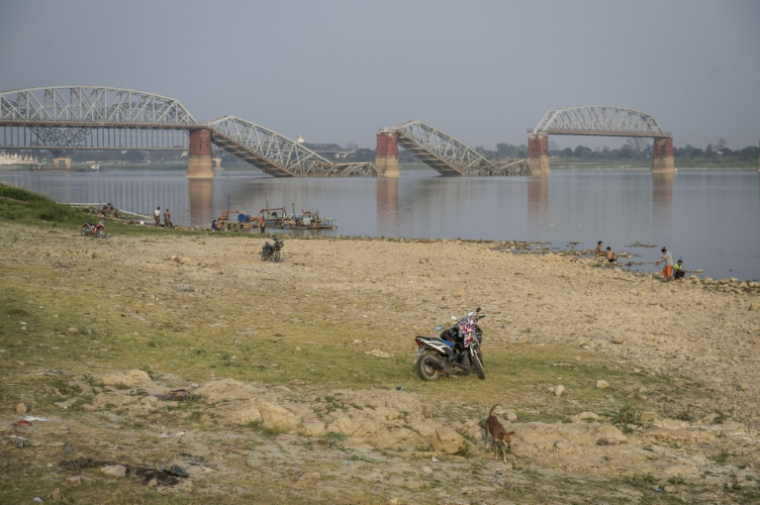 Un pont enjambant l'Irrawaddy détruit par le séisme de 2025, à Sagaing, Birmanie, le 19 mars 2026 ( AFP / Sai Aung MAIN )