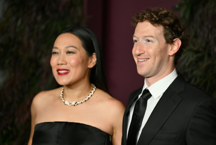Le patron de Meta Mark Zuckerberg et son épouse médecin Priscilla Chan, le 29 octobre 2025 à New York ( AFP / ANGELA WEISS )