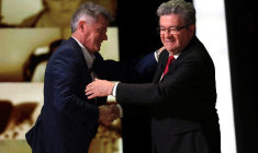 Fabien Roussel et Jean-Luc Mélenchon à Saint-Denis, le 31 mars 2022. ( AFP / THOMAS COEX )