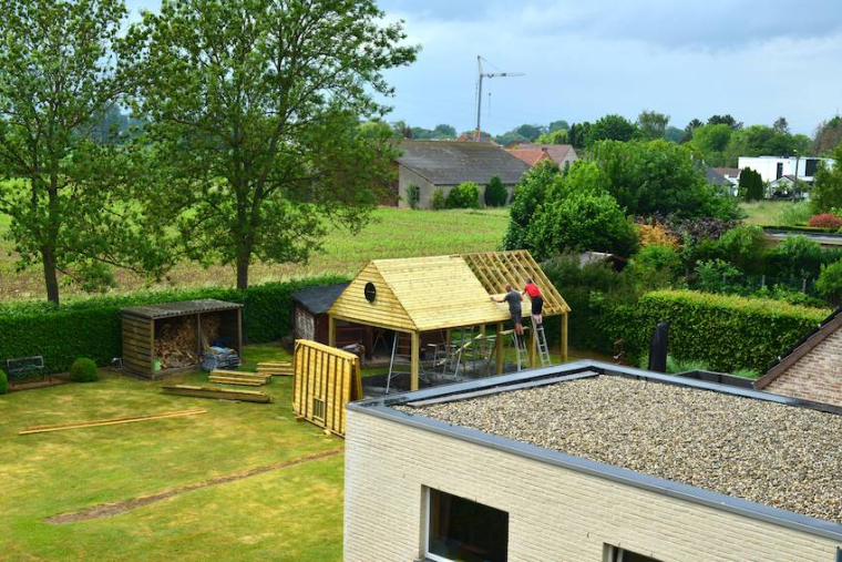 Hausse de la taxe abri de jardin-iStock-Thierry Hebbelinck