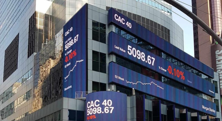 Au premier semestre 2018, le CAC 40 est resté quasiment stable, à +0,2%. (© J. Corric)