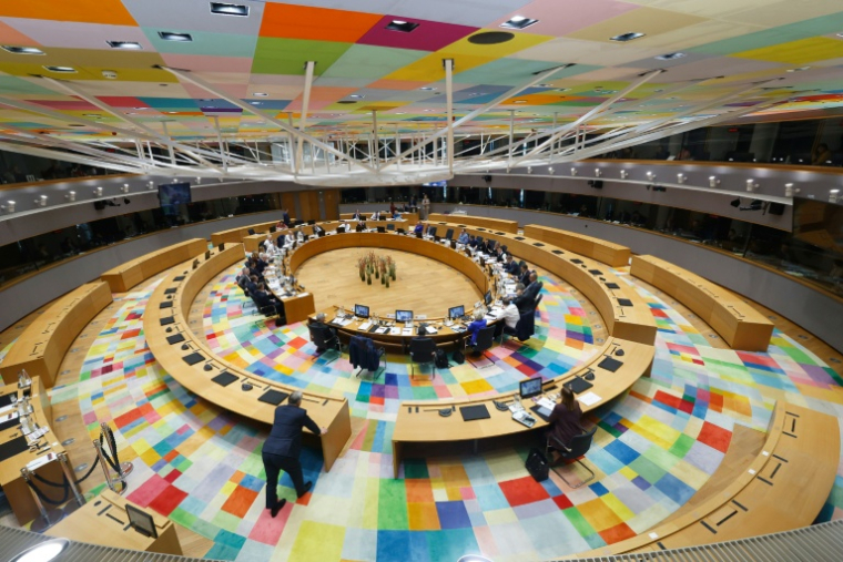 Le président ukrainien Volodymyr Zelensky s'adresse en visioconférence aux dirigeants européens réunis à Bruxelles, le 19 mars 2026 ( POOL / Geert Vanden Wijngaert )