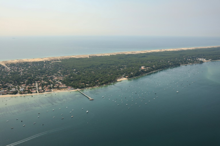 Vue aérienne de la jetée Bélisaire à Lège-Cap-Ferret, dans le bassin d'Arcachon (sud-ouest), le 24 juillet 2026 ( AFP / ROMAIN PERROCHEAU )