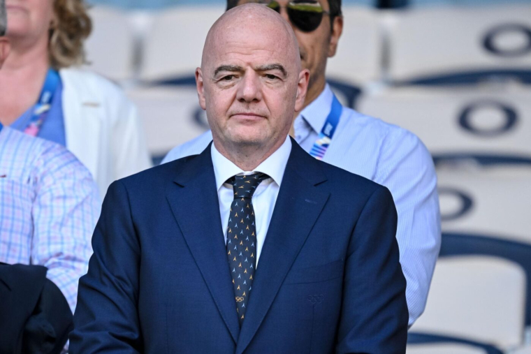 Favorable à la levée des sanctions contre la Russie, Infantino incendié par un ministre ukrainien