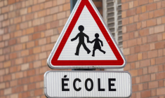 Les écoles parisiennes vont-elles rester à la semaine de de 4 jours et demi ? La concertation sur les rythmes scolaires réunie par le maire Emmanuel Grégoire, en plein scandale de violences sexuelles dans le périscolaire, rend ses conclusions mardi ( AFP / Martin LELIEVRE )