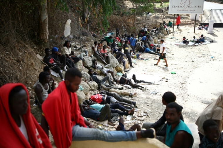 Des migrants photographiés le 1er août 2026 à ceuta ( AFP / Henry Nicholls )