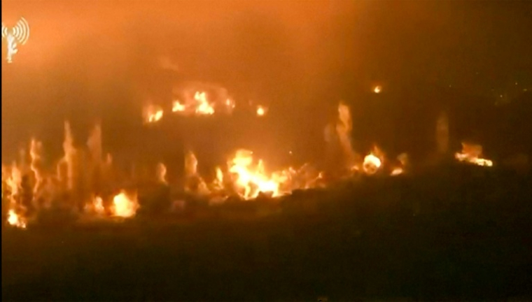 Cette capture d'écran montre des explosions produites par l'armée israélienne sur des infrastructures souterraines du Hezbollah dans le sud du Liban, le 10 septembre 2026 ( Israel Army / - )