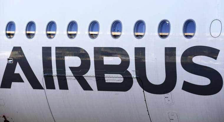 Airbus et Boeing sont en duopole et de forces à peu près équivalentes sur le marché des monocouloirs évalué par Airbus à 3.500 milliards de dollars sur 20 ans.