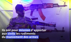 A Téhéran, Des civils Iraniens apprennent à se servir de fusils d'assaut