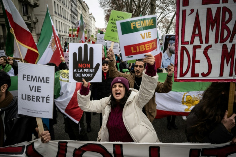 Manifestation contre le régime iranien et la peine de mort, le 8 janvier 2023 à Lyon ( AFP / JEAN-PHILIPPE KSIAZEK )