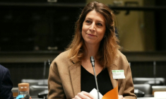 La directrice de France Inter, Adèle Van Reeth, devant la commission d'enquête sur la neutralité, le fonctionnement et le financement de l'audiovisuel public, à l'Assemblée nationale, le 18 décembre 2025 ( AFP / Dimitar DILKOFF )