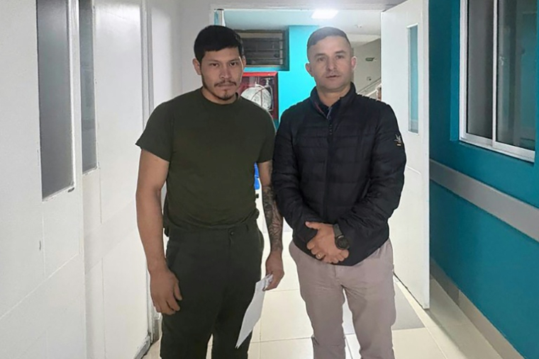 Jose Olger Melo Charry (g), soldat colombien de la Légion étrangère française, à Pasto, en Colombie, le 6 septembre 2026 ( Colombian Military Forces / Handout )