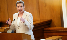 Mette Frederiksen devant le parlement danois à  Copenhague le 26 février 2026 ( Ritzau Scanpix / Thomas Traasdahl )