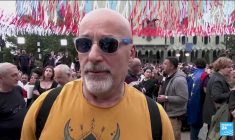 Géorgie : des milliers de manifestants dénoncent l'adoption définitive d'une loi sur l'"influence étrangère"
