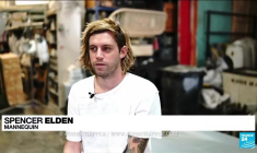 Le bébé nu de l'album Nevermind, de Nirvana, porte plainte 30 ans après