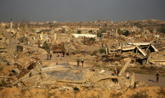 Des bâtiments détruits dans le camp pour déplacés palestiniens de Nousseirat, dans le centre de la bande de Gaza, le 2 décembre 2025 ( AFP / Eyad Baba )