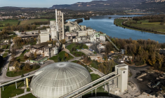 La cimenterie Vicat à Montalieu-Vercieu, le 12 novembre 2025. ( AFP / JEFF PACHOUD )