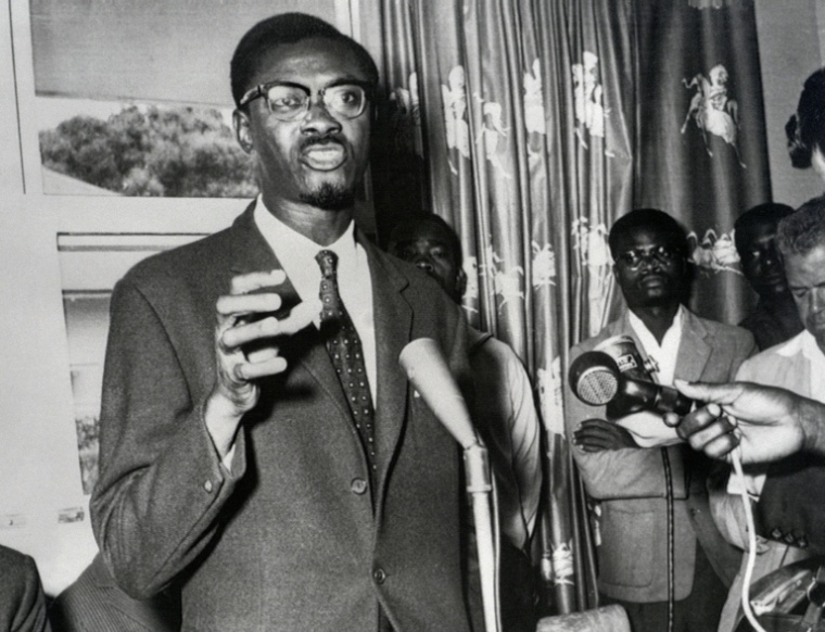 Le Premier ministre congolais Patrice Lumumba tient une conférence de presse à Léopoldville le 12 août 1960 ( AFP / - )