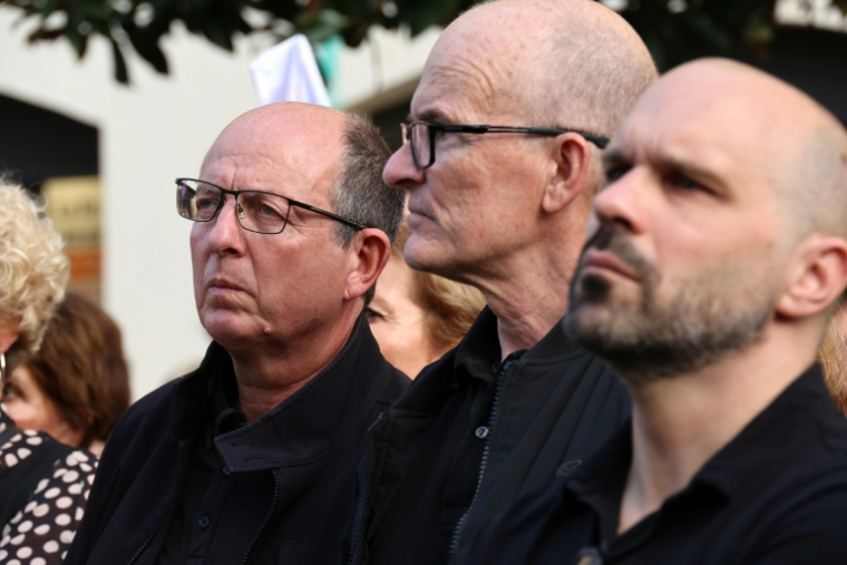 Paul-Félix Benedetti (gauche), Jean-Paul Carrolaggi (centre) et Romain Colonna lors de la manifestation anti-mafia à Ajaccio samedi  ( AFP / Pascal POCHARD-CASABIANCA )