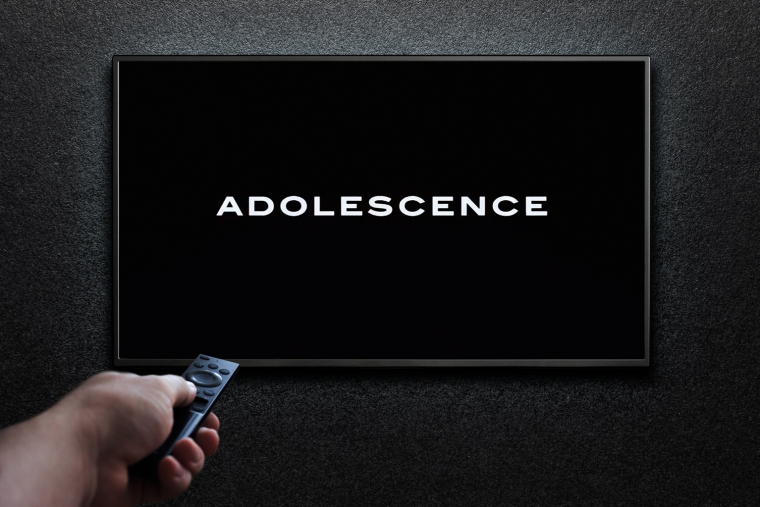 Querer comme Adolescence sont des dispositifs efficaces pour parler des violences et harcèlements sexistes et sexuels. (crédit: Adobe Stock)