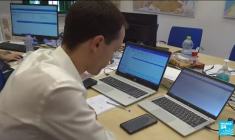 Guerre Israël-Hamas : reportage au cœur de la cellule de crise qui aide les Français bloqués à Gaza