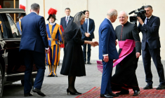 Britain's King Charles III and Britain's Queen Camilla arrive at San Damaso courtyard for a meeting with Pope Leo XIV in the Vatican on October 23, 2025. ( AFP / Alberto PIZZOLI )