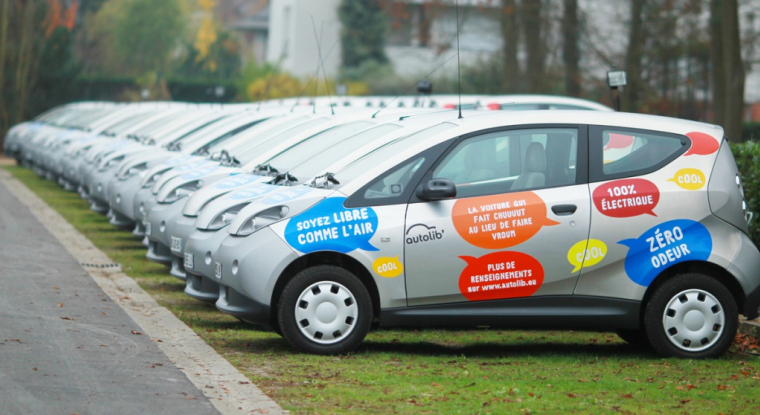 Au 3e trimestre, le dynamisme des activités Bluecar (voitures électriques) et Bluebus (bus électriques) n’a pas permis de compenser l’absence de livraisons dans le domaine du stationnaire. (© Bolloré)