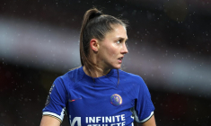 Ève Périsset revient en France