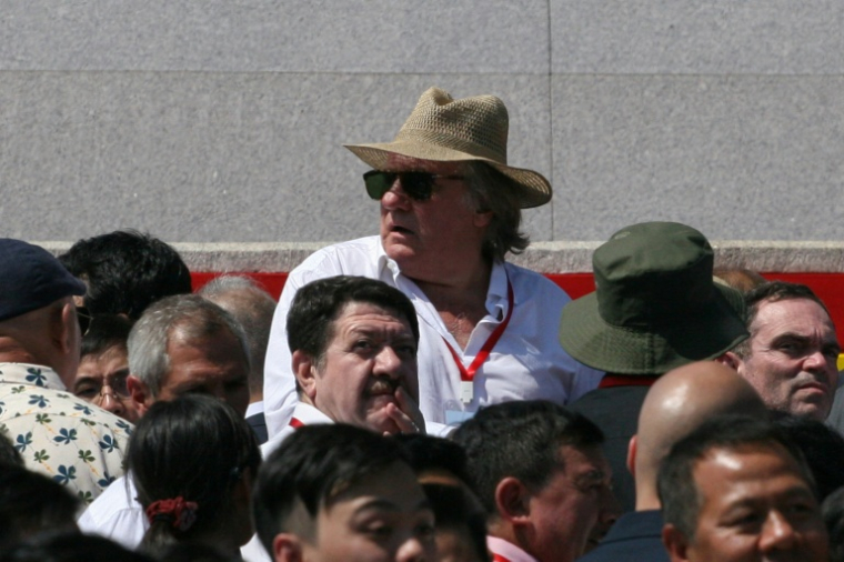 L'acteur français Gérard Depardieu assiste à un défilé militaire à Pyongyang le 9 septembre 2018 ( AFP / Sebastien BERGER )