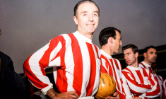 Sir Stanley Matthews, expliqué aux moins de 77 ans