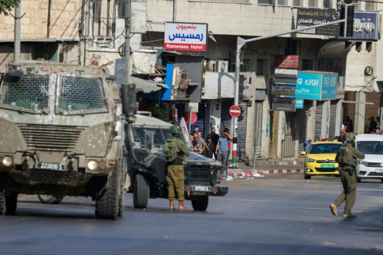 Des soldats israéliens lors d'une opération à Naplouse, en Cisjordanie occupée, le 27 août 2025 ( AFP / Jaafar ASHTIYEH )