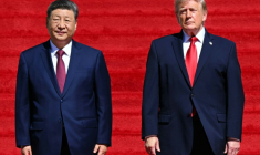 Le président des États-Unis Donald Trump (à droite) et le président chinois Xi Jinping (à gauche) arrivent pour une visite du Musée des Archives nationales le 25 septembre 2026 à Washington ( AFP / SAUL LOEB )