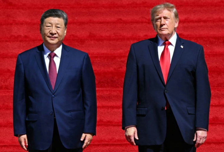 Le président des États-Unis Donald Trump (à droite) et le président chinois Xi Jinping (à gauche) arrivent pour une visite du Musée des Archives nationales le 25 septembre 2026 à Washington ( AFP / SAUL LOEB )