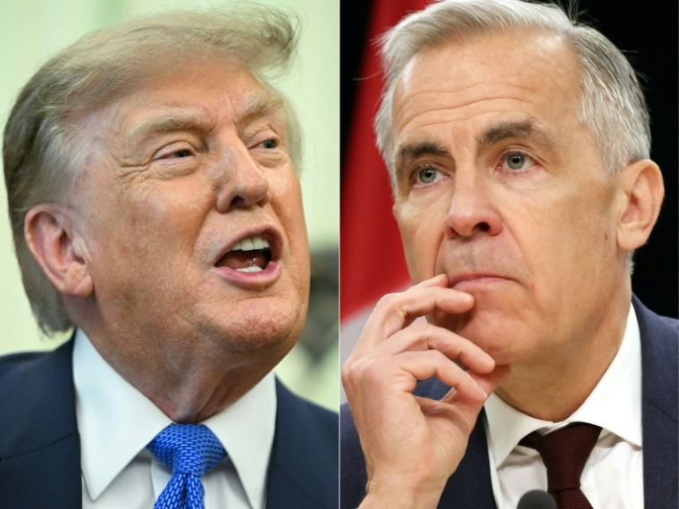 Cette combinaison de photos créée le 24 août 2026 montre, à gauche, le président américain Donald Trump à Washington, le 10 août 2026, et à droite le Premier ministre canadien Mark Carney le 25 juin 2026 à Ottawa ( AFP / Jim WATSON )