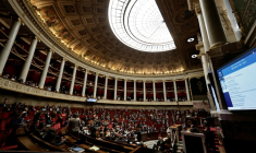 Les députés ont interrompu les débats sur la première partie du budget de l'Etat, et passeront dès mardi après-midi au budget de la Sécurité sociale, qui prévoit des économies massives mais a lui aussi très peu de chances de trouver une majorité ( AFP / STEPHANE DE SAKUTIN )