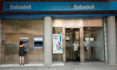 ESPAGNE: SABADELL SUPPRIMERA JUSQU'À 1.605 EMPLOIS, ANNONCENT LES SYNDICATS