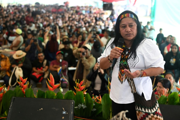 La congressiste colombienne et ex-candidate à la vice-présidence, Aida Quilcue, prononce un discours lors d’un sommet des peuples autochtones de Colombie, à Caldono, dans le Cauca, le 12 octobre 202 ( AFP / JOAQUIN SARMIENTO )
