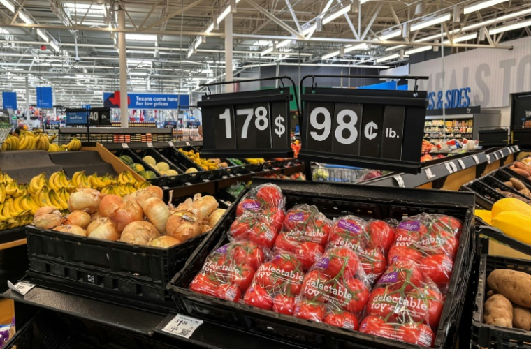 Des étals de fruits et légumes dans un supermarché à Houston, le 15 mai 2025 au Texas ( AFP / RONALDO SCHEMIDT )