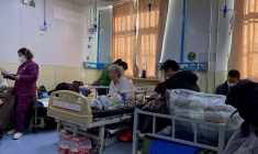 Des malades du Covid-19 à l'hôpital Gongren de Tangshan, dans le nord-est de la Chine, le 30 décembre. ( AFP / NOEL CELIS )