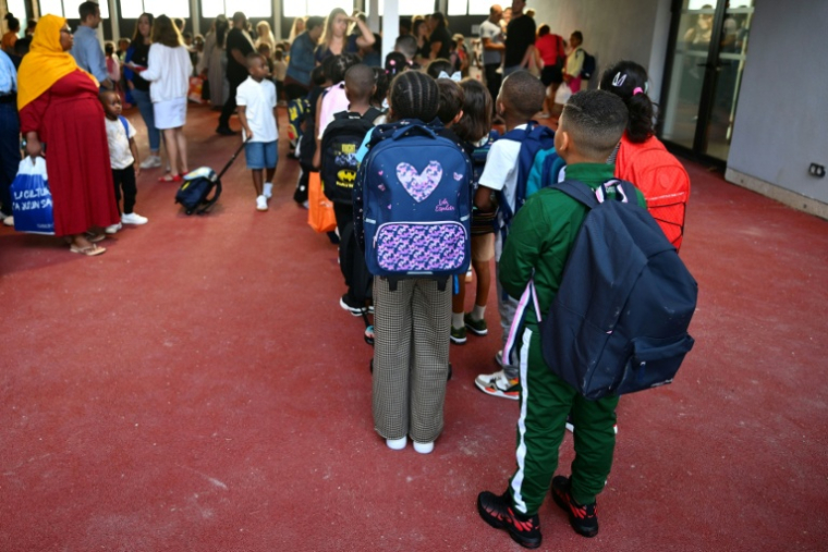 S'émanciper d'un modèle qui met les enfants sous "forte pression" en valorisant "la productivité et la performance": la Convention citoyenne a adopté dimanche 20 propositions pour remettre l'enfant au coeur de la société ( AFP / Christophe SIMON )