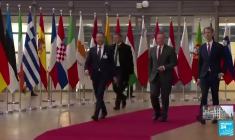 Les assauts russes se multiplient dans l'est de l'Ukraine