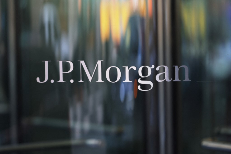 JP Morgan compte par ailleurs investir jusqu'à dix milliards de dollars de ses propres fonds (illustration) ( GETTY IMAGES NORTH AMERICA / MICHAEL M. SANTIAGO )