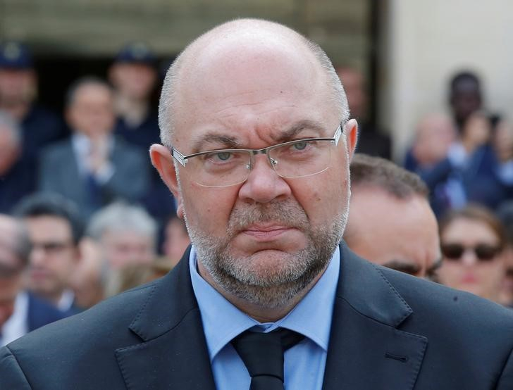 LE MINISTRE DE L'AGRICULTURE DÉFEND SA POLITIQUE BIO