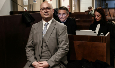 Le maire d'Orange Yann Bompard comparaît devant le tribunal judiciaire de Marseille le 17 décembre 2025 ( AFP / Thibaud MORITZ )