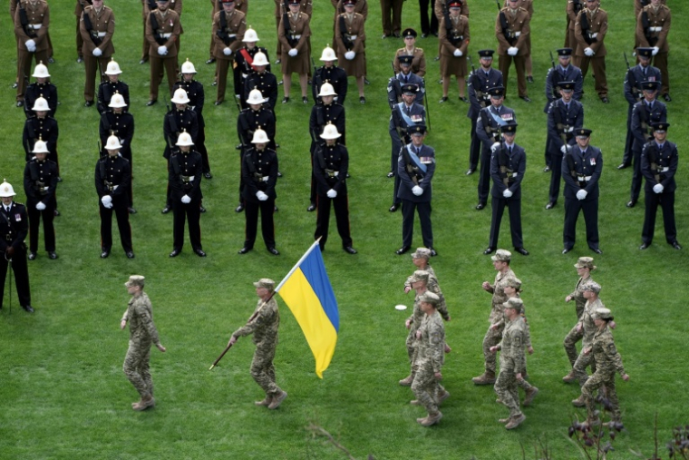 Des soldats ukrainiens avaient été invités lundi au défilé militaire à Londres célébrant la fin de la deuxième guerre mondiale en Europe ( POOL / Stefan Rousseau )